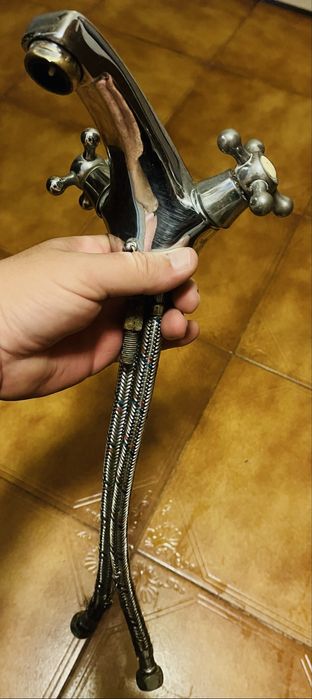 Lavatorio com torneira