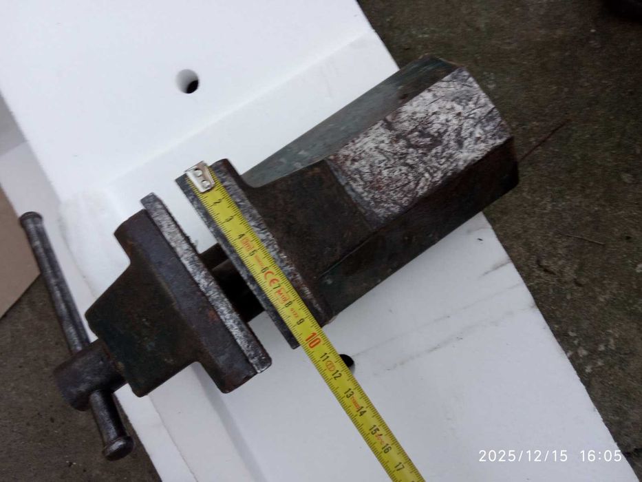 Тиски  лещата   з європи