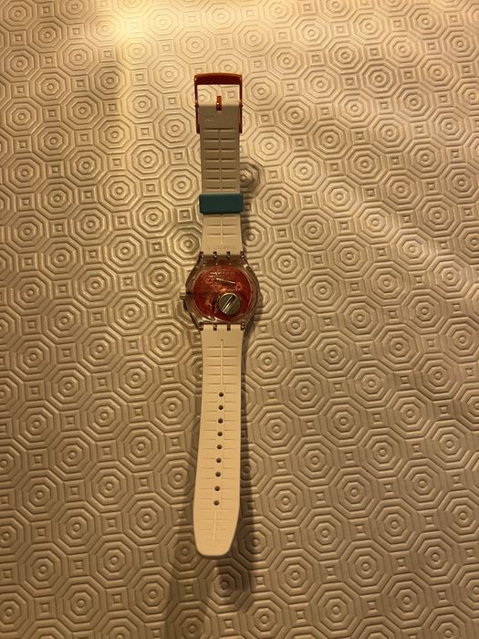 Relogio SWATCH às bolinhas coloridas e resistente à agua