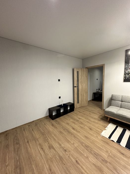 Шикарна однокімнатна квартира з новим ремонтом ! Буча !