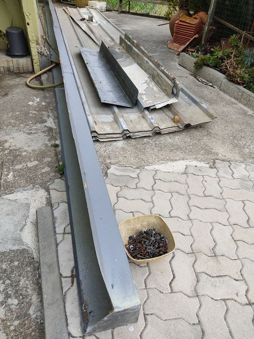 Chapas para cobertura com remates e caleira