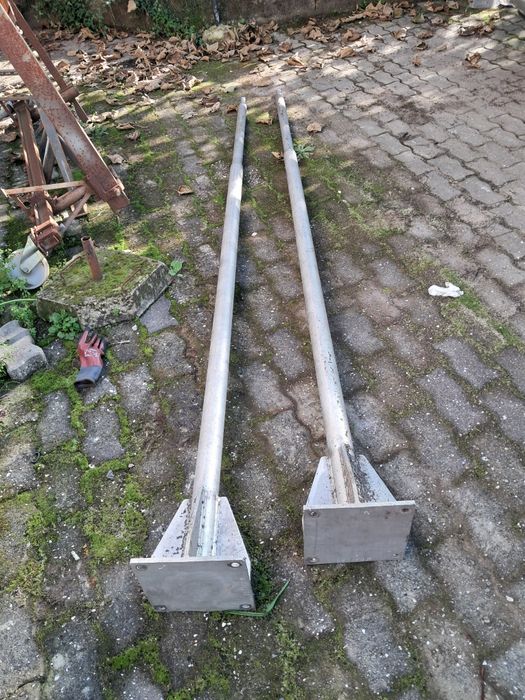Postes em aço inox.