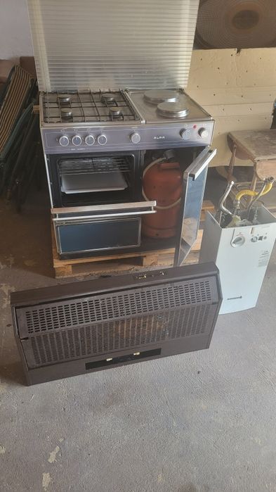 3 eletrodomesticos..Fogão eletrico e a gas, esquentador exaustor