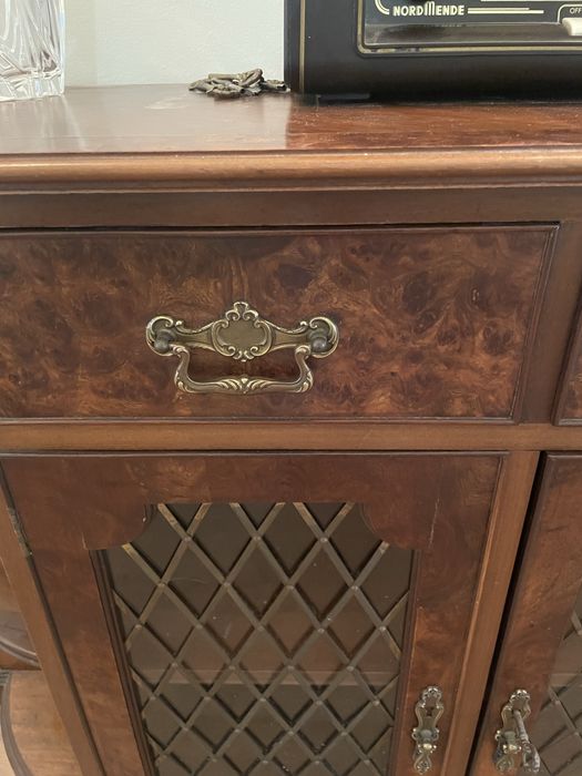 Cómoda antiga com chave