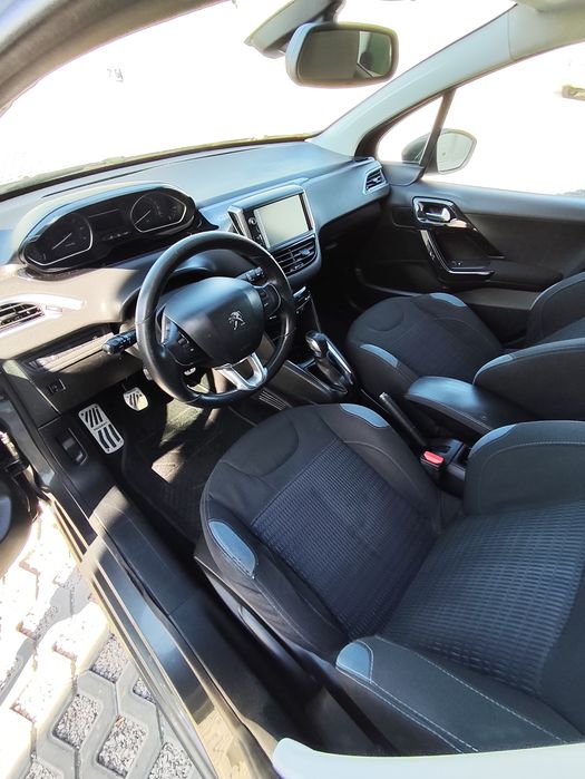Peugeot 208 1.2 ALLURE Revisão efetuada (distribuição trocada)