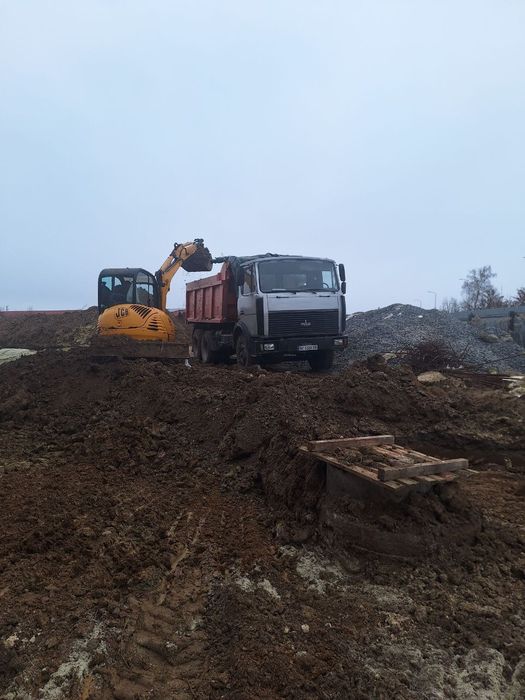 Самоскид 5–20 тонн. Доставка чорнозему, щебеню, відсіву, глини, підсипки. Послуги самоскида без посередників. Вивіз доставка сипучих матеріалів