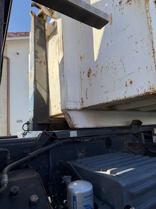 Renault kerax com ampiroll e grua