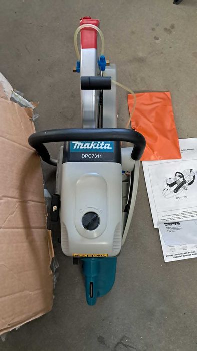 Przecinarka spalinowa ręczna Makita DPC7311