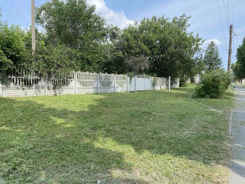 Продам земельну ділянку в центрі с. Іркліїв!