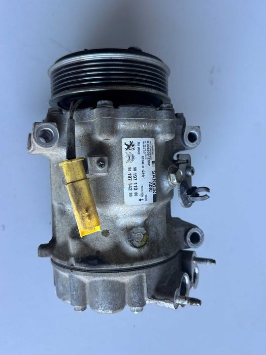 Compressor de ar condicionado Citroen Jumper / Peugeot Boxer 2.2 2021 (REF:9819711380)