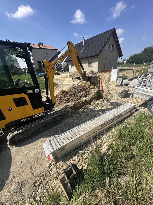 Uslugi ziemne kopaka obrotowa wywrotka wozidlo  koparko ladowarka transport kruszywa  fundamenty budowa domu wywoz wywrotka