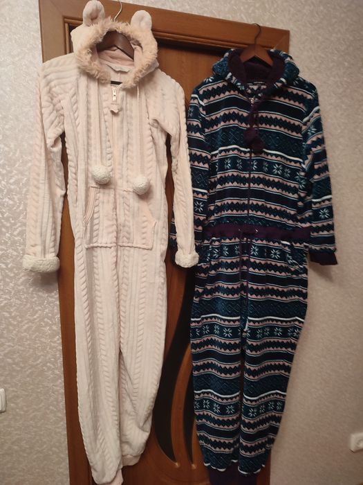 Продаю  плащ.классмка.  44раз. Цена 200гр .