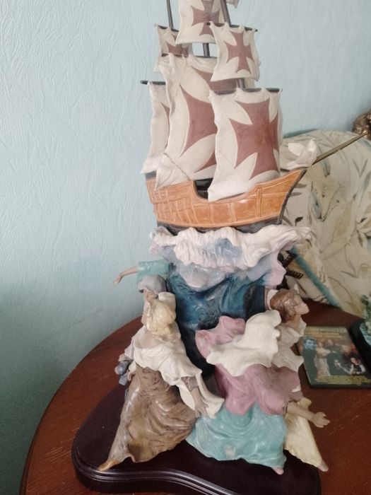 Статуэтка большая