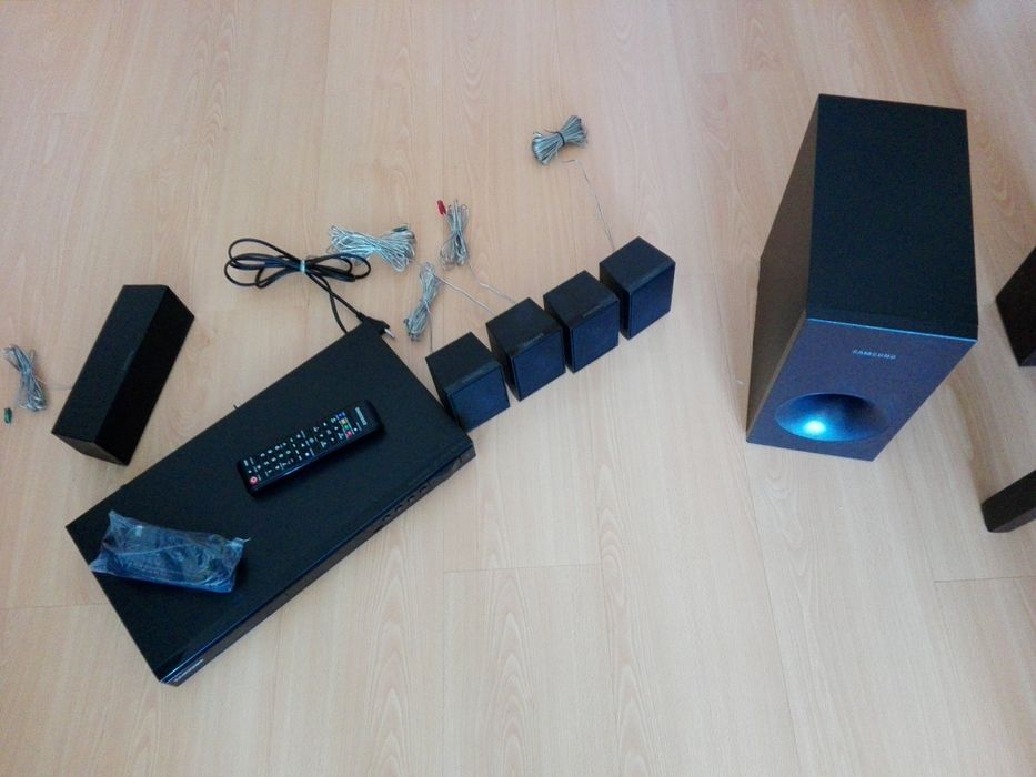 Sistema de Som com leitos de DVD