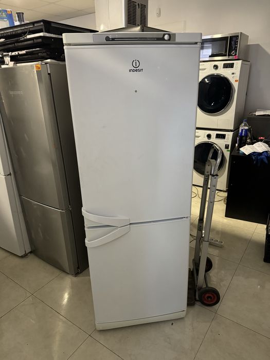Холодильник Indesit ds2828