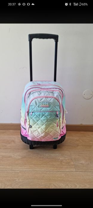 Vendo mochila usada em bom estado.