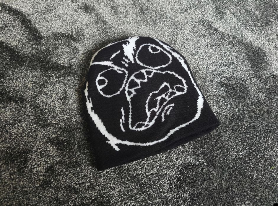 Шапка троллфейс.