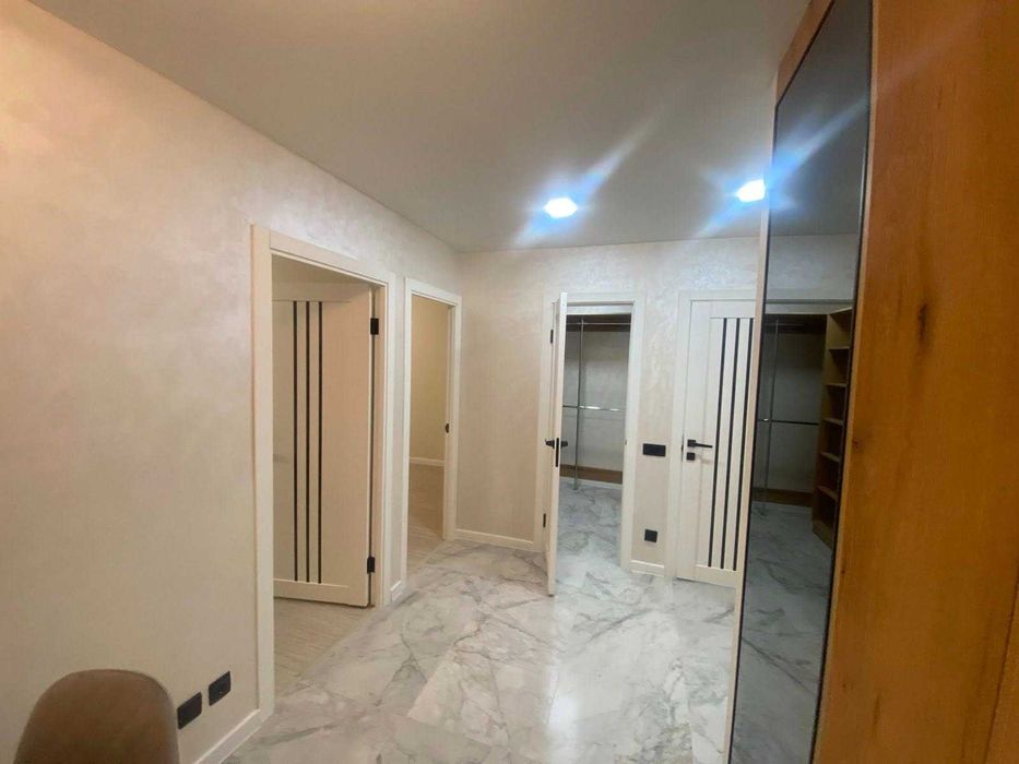 Продаж 2 км квартири на Злуки