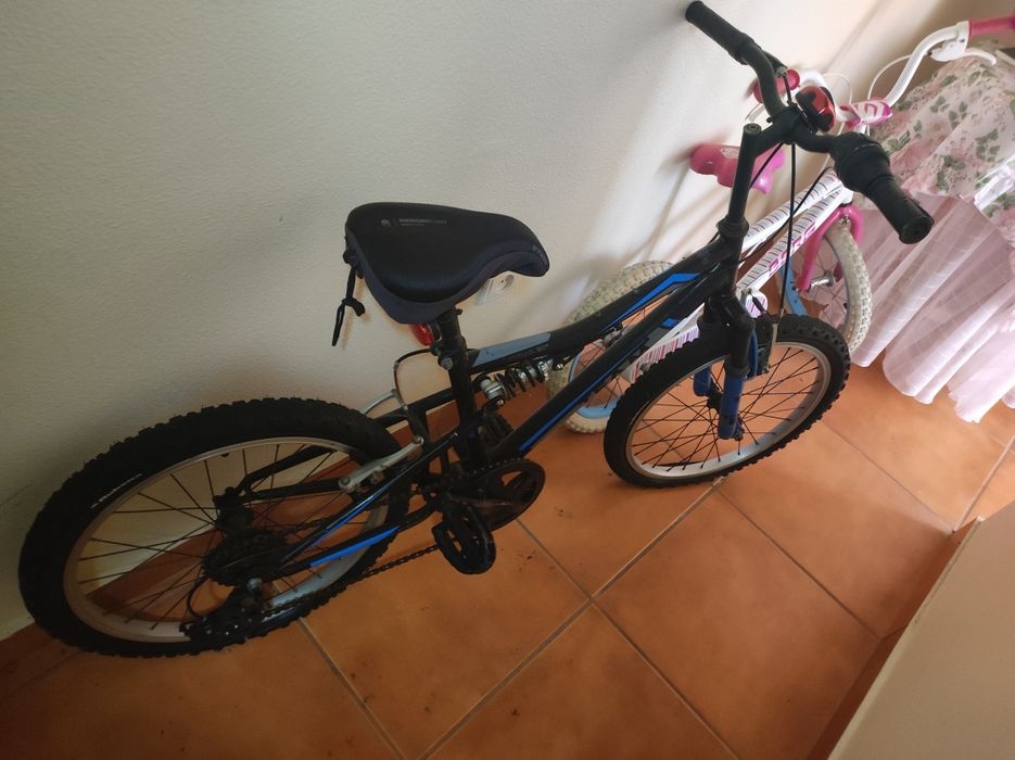 Bicicleta de velocidades e com amortecedor