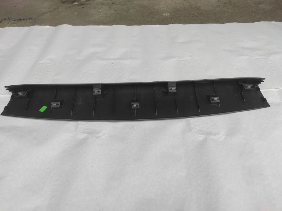 Обшивка задней крышки багажника vw tiguan