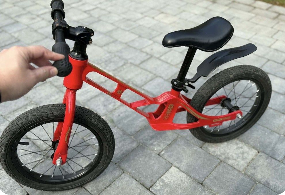 Rower biegowka czerwony