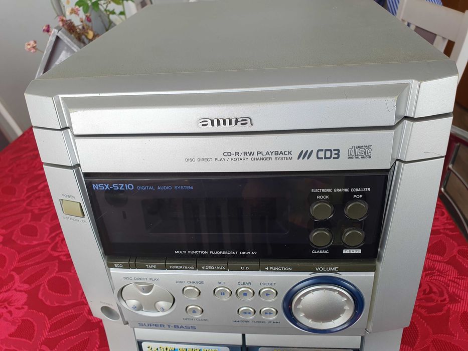 Stara zabytkowa wieża AIWA nsx-sz10