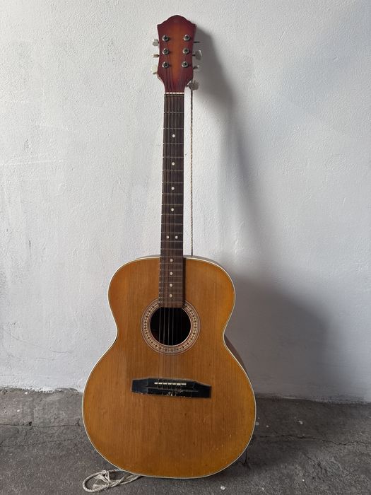 Stara gitara.