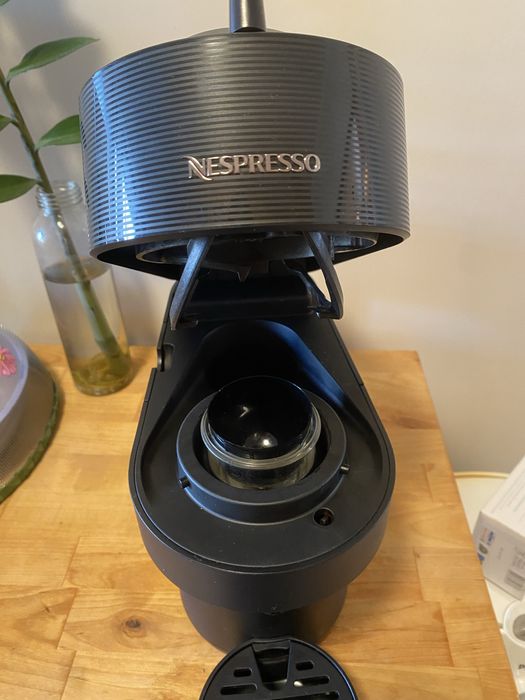 Máquina Nespresso Vertuo Pop Preta