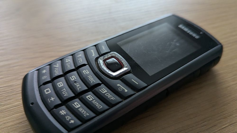 Samsung Solid B2710