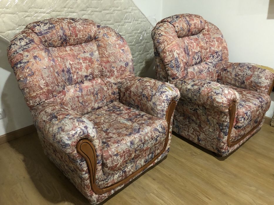 Sofás individuais e colchão