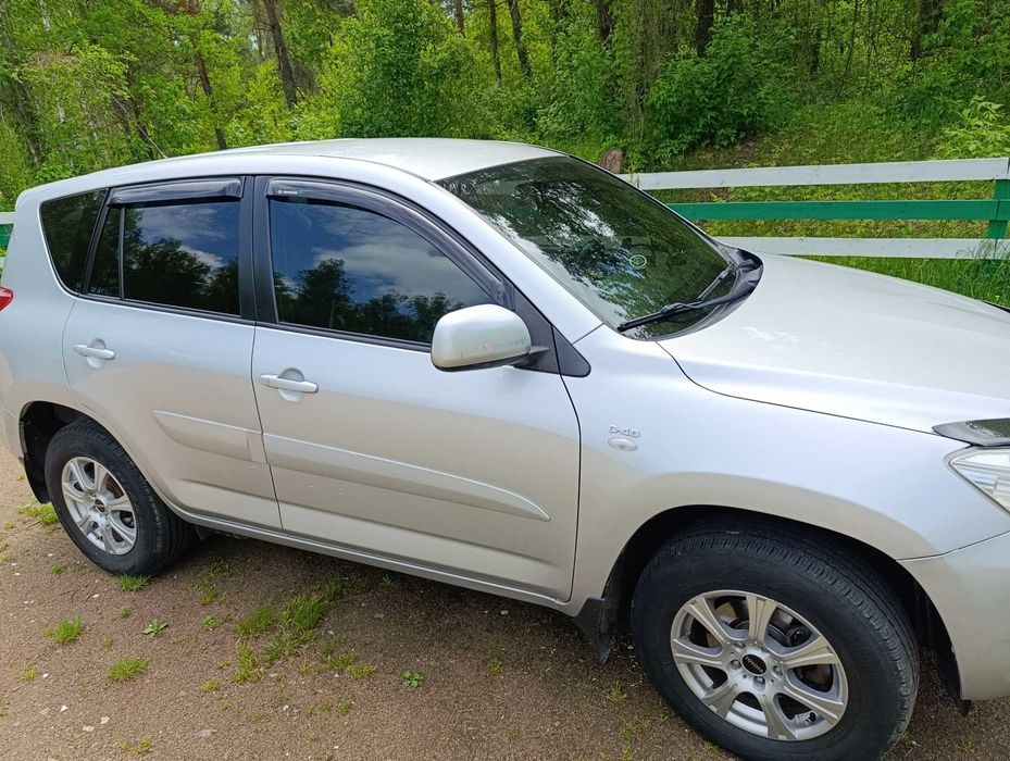 Автомобіль Toyota Rav 4
