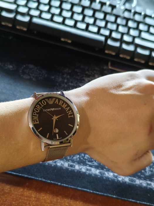 Часи Emporio Armani