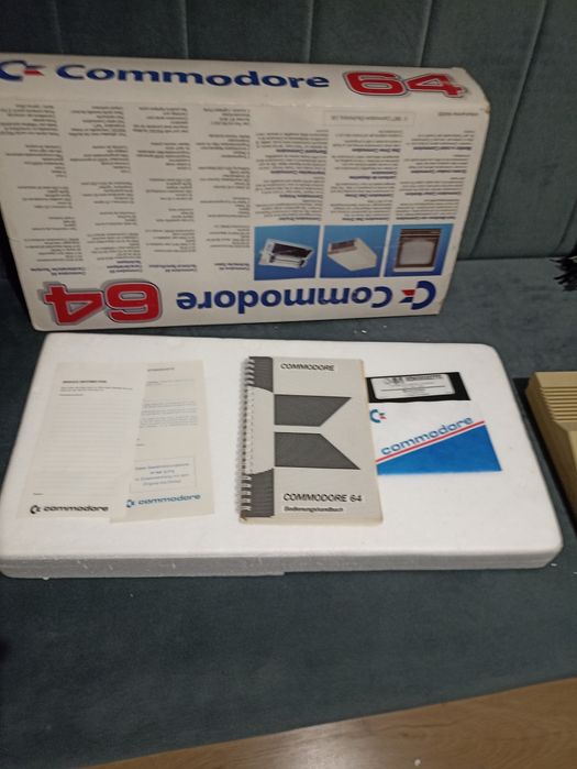 Komputer Commodore 64 pakiet w opakowaniu .