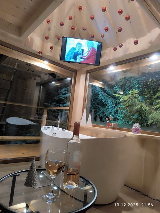 Domek nad wodospadem dla pary