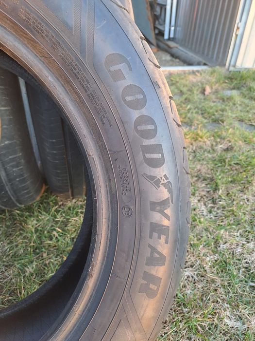 Good Year EfficientGrip2 SUV 215/60/17