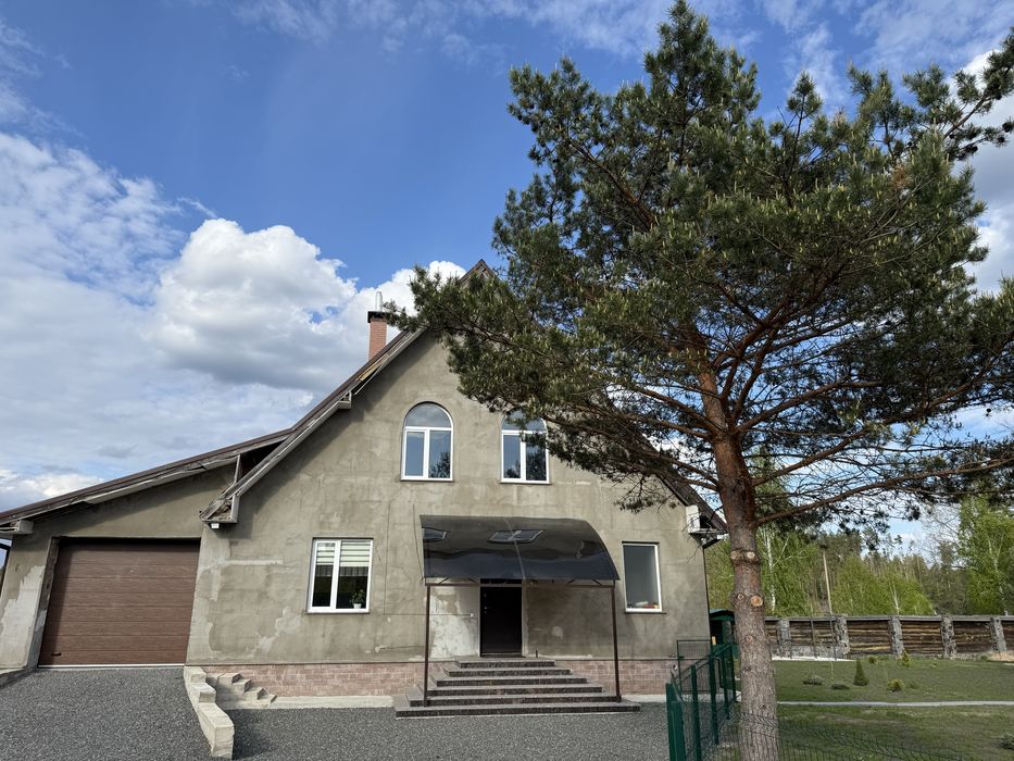 Продаж сучасного будинку в неймовірно гарному місці.