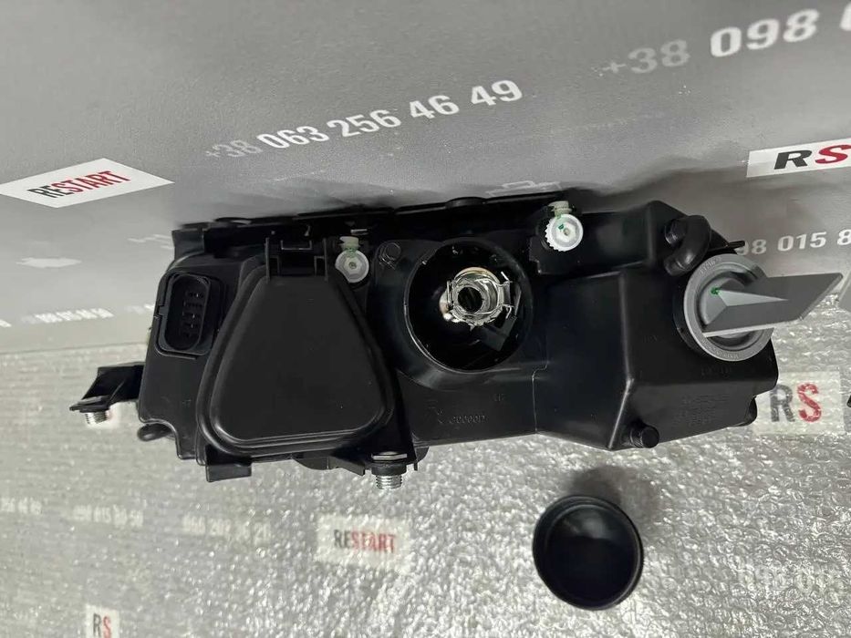 Фари на Volkswagen Passat B5 (Фольксваген Пасат B5) 2000–2005 ZVW1142R