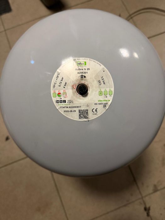 Zbiornik ciśnieniowy do centralnego ogrzewania