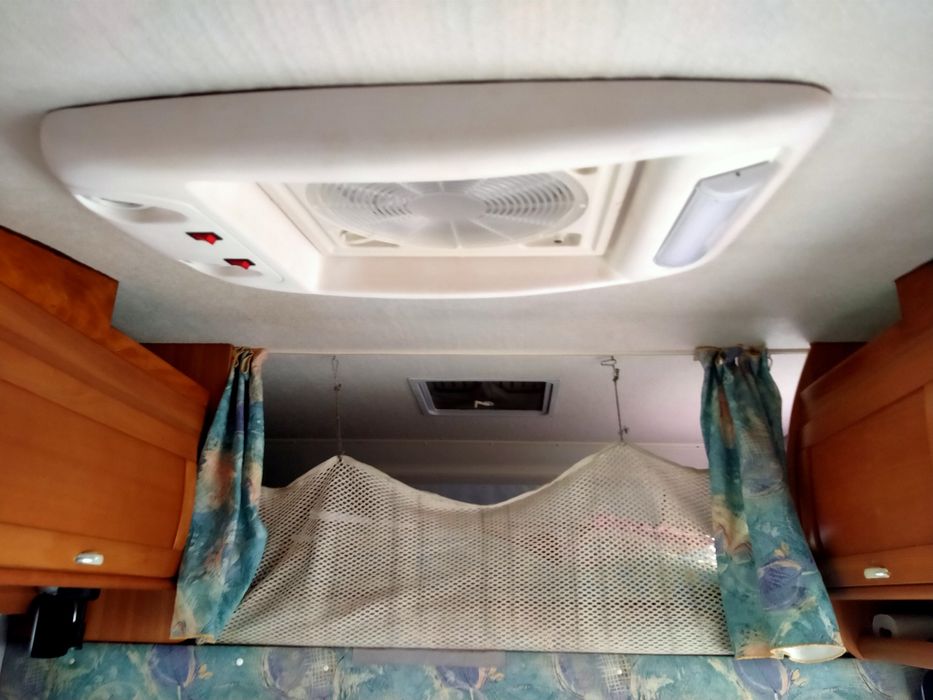 Autocaravana Fiat Ducato 2.8 com 6 lugares com cinto segurança