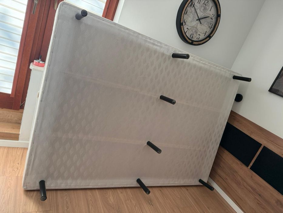 Łóżko jak nowe - materac na stelażu 140x200cm