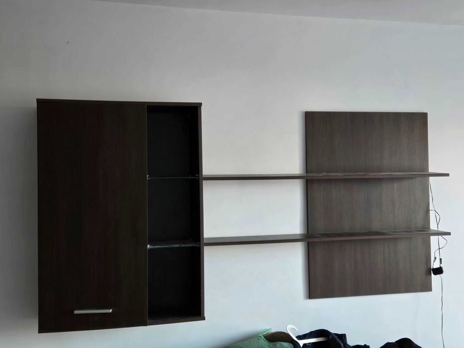 Witrynka wenge z oświetleniem