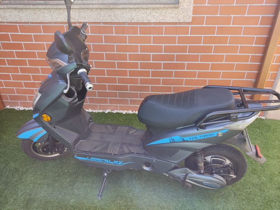 Mota elétrica usada com poucos km com bastante autonomia.