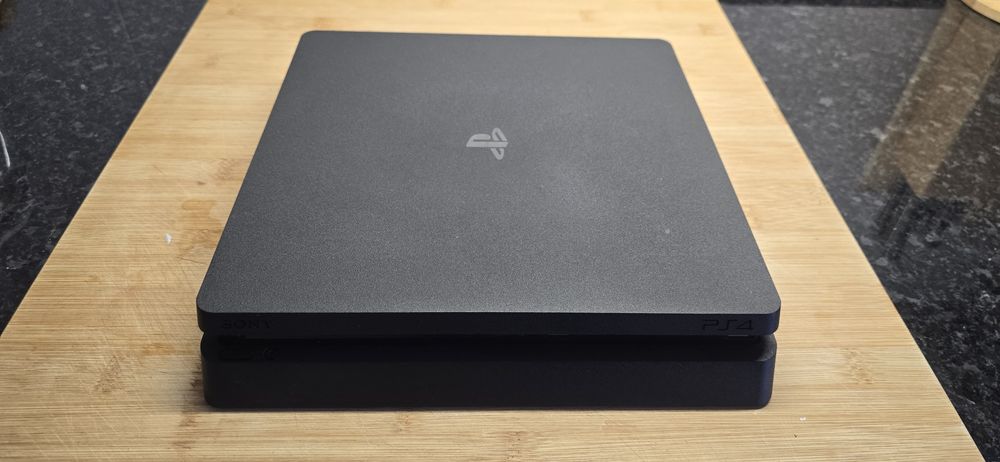 Playstation 4, 400GB