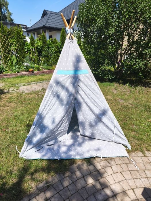 Namiot materiałowy, tipi
