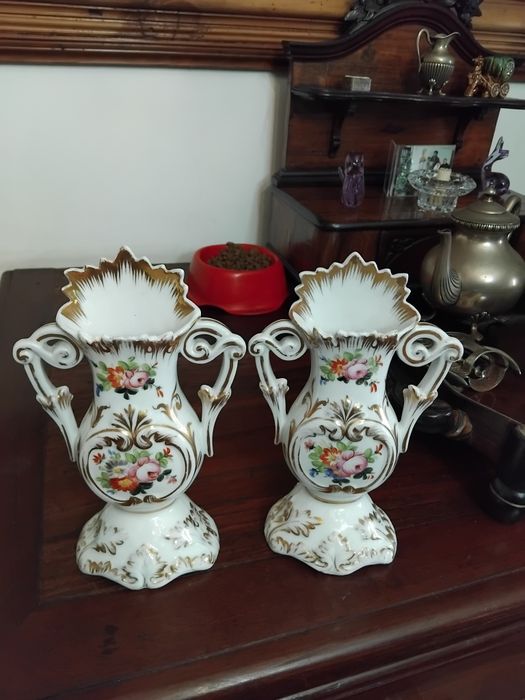 Par de jarras em porcelana  antigas