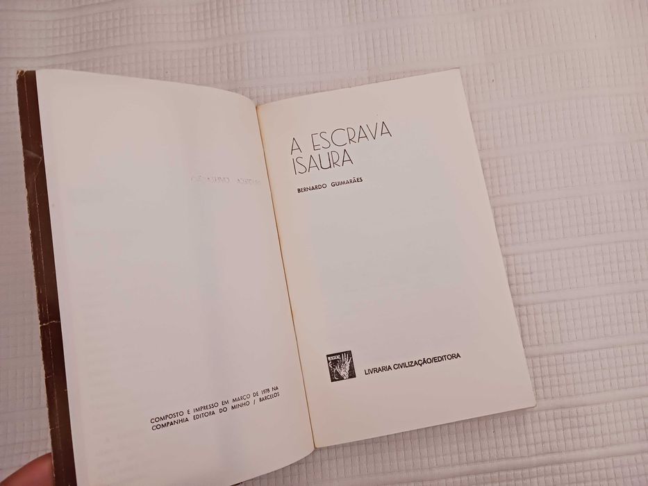 Livro A Escrava Isaura, de Bernardo Guimarães