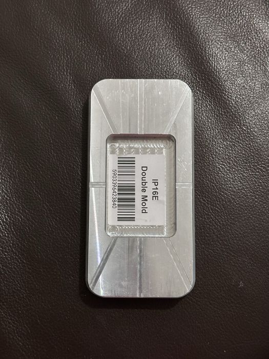 Iphone 16 e case double mold