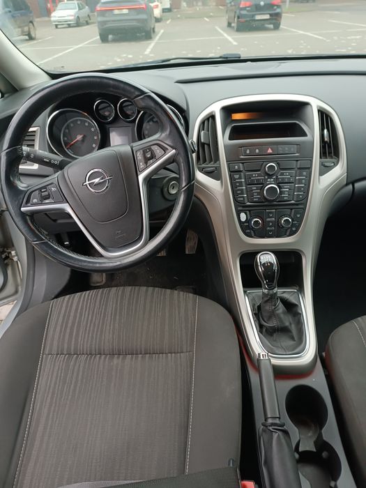 Opel Astra 1.6 benzin 2011