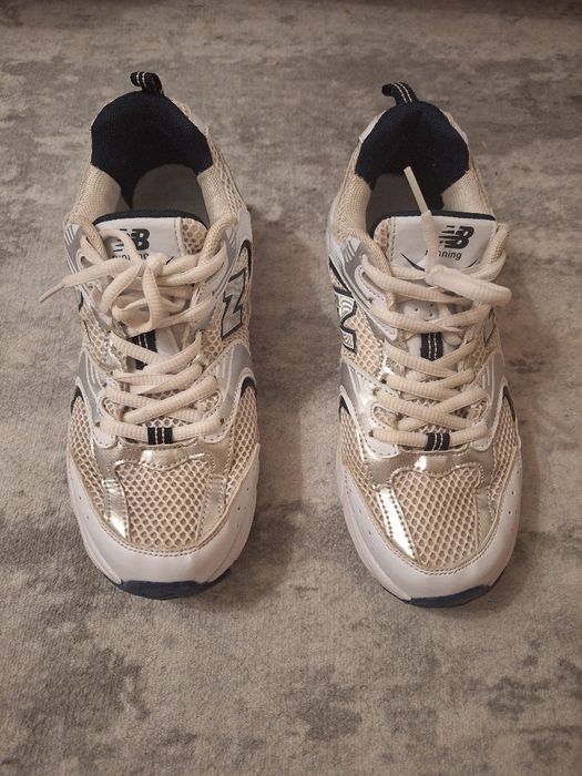 Кросівки жіночі New Balance