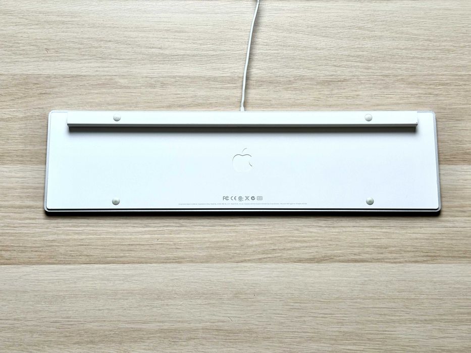 Apple Magic Keyboard A1243 USB – QWERTY – W pełni sprawna